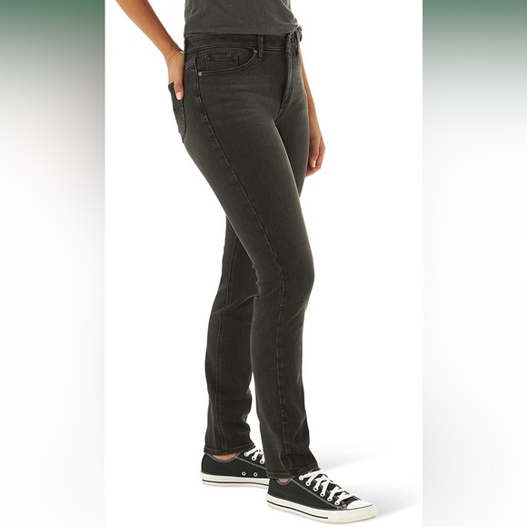 Lee Women's Petite Ultra Lux Mid-Rise Slim Fit Straight Leg Jean - Picture 4 of 5